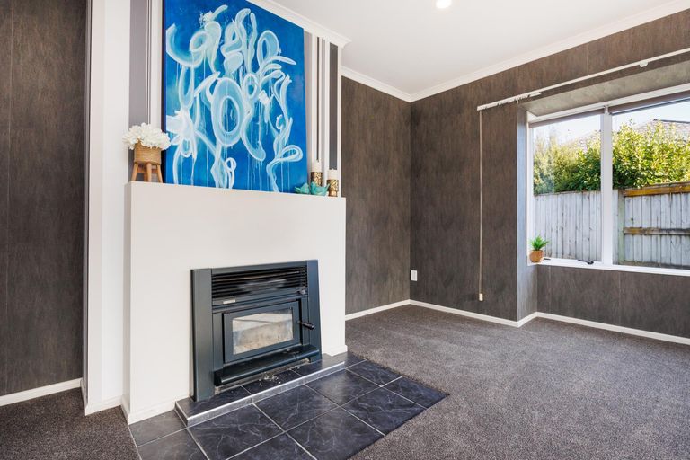 Photo of property in 20 Johnstone Drive, Fitzherbert, Palmerston North, 4410