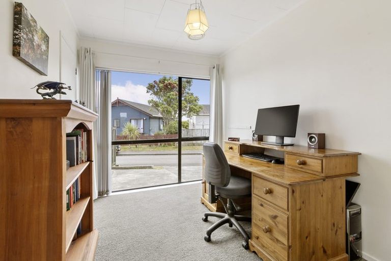 Photo of property in 12b Cathie Place, Karori, Wellington, 6012