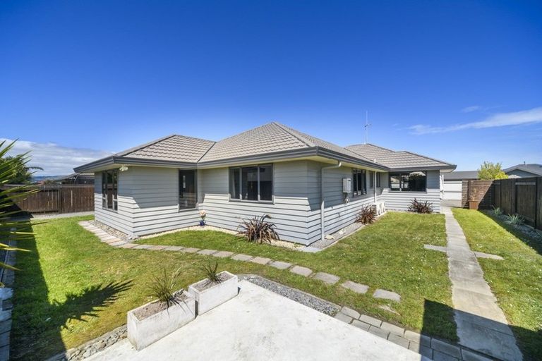 Photo of property in 76 Geneva Terrace, Kelvin Grove, Palmerston North, 4414