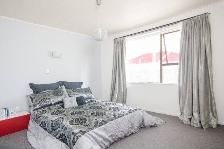 Photo of property in 2/170 Old Wairoa Road, Papakura, 2110