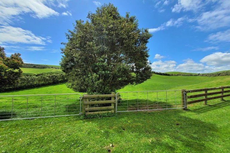 Photo of property in 370 Rehutai Road, Baylys Beach, Dargaville, 0377