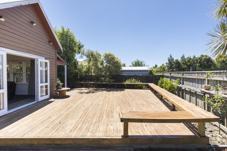 Photo of property in 7 Perrin Place, Kelvin Grove, Palmerston North, 4414