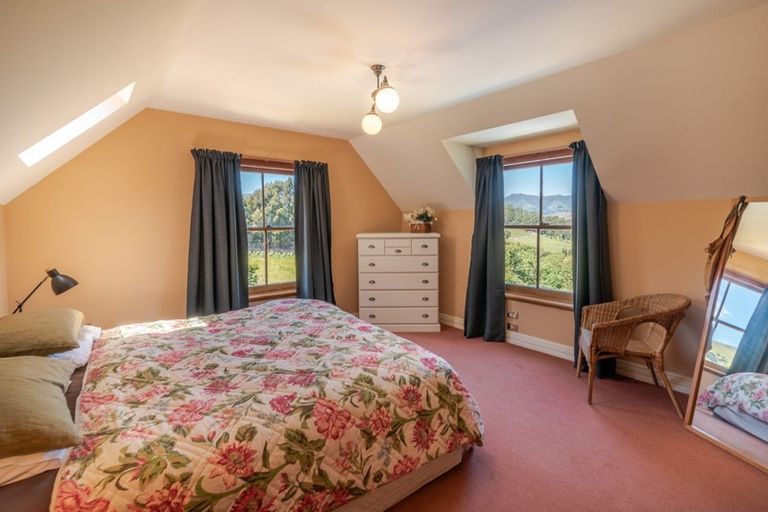 Photo of property in 5971 Christchurch Akaroa Road, Duvauchelle, Akaroa, 7581