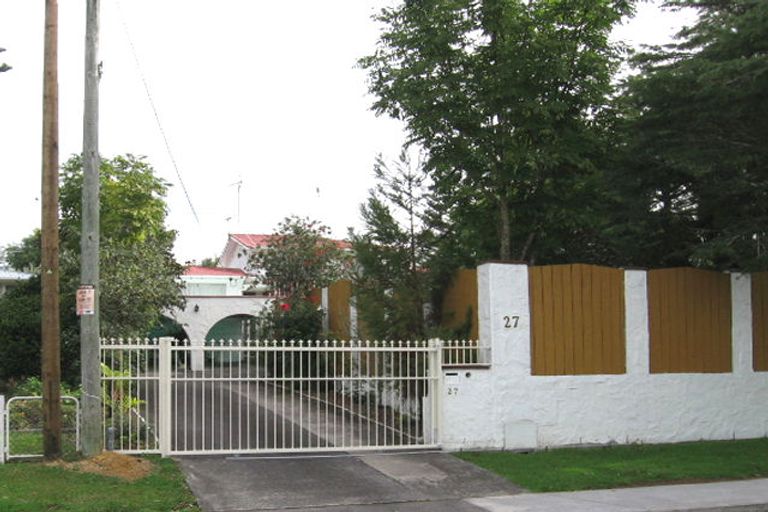 Photo of property in 27 Lowtherhurst Road, Massey, Auckland, 0614