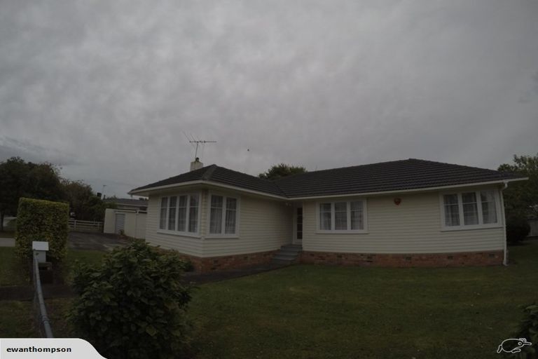 Photo of property in 2 Hereford Street, Te Atatu Peninsula, Auckland, 0610