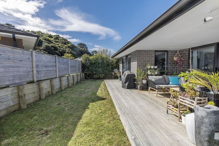 Photo of property in 14 Mooring Close, Whitby, Porirua, 5024