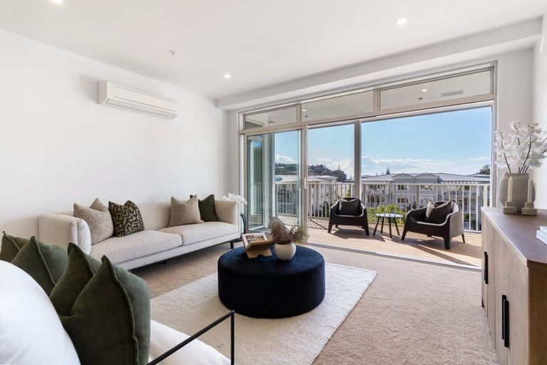 Photo of property in 129 Hibiscus Drive, Orewa, 0931