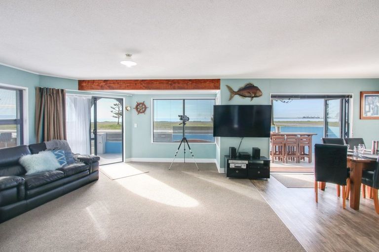 Photo of property in 2/29 The Esplanade, Westshore, Napier, 4110