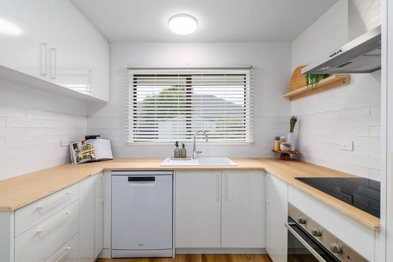 Photo of property in 37a Attlee Crescent, Bryndwr, Christchurch, 8053