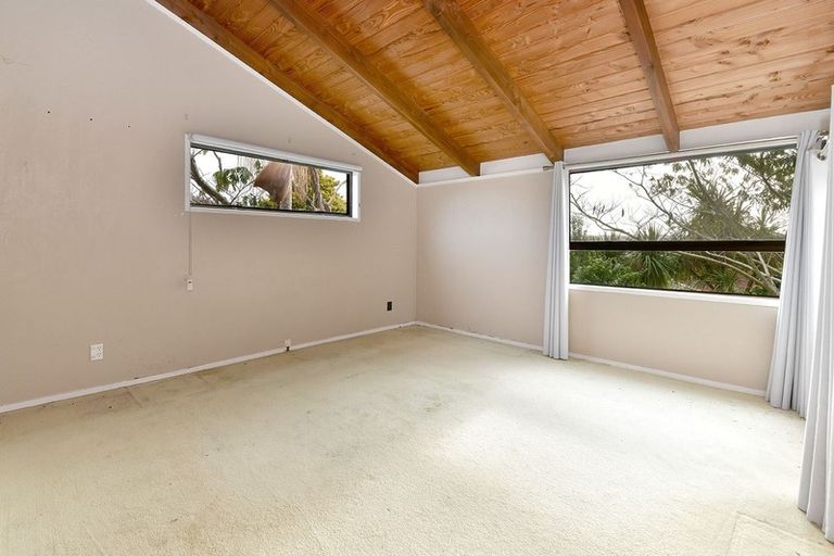 Photo of property in 11 Albert Hall Drive, Red Beach, 0932