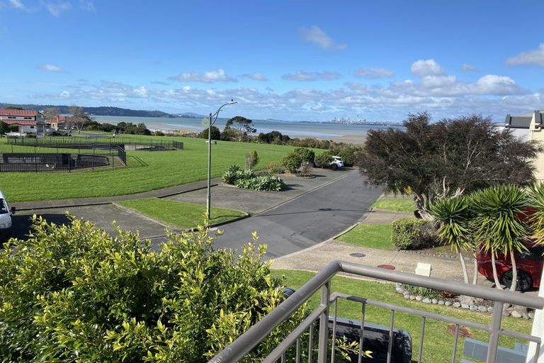 Photo of property in 54 Provence Esplanade, Te Atatu Peninsula, Auckland, 0610
