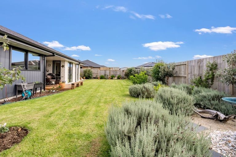 Photo of property in 4 Te Taniwha Road, One Tree Point, 0118