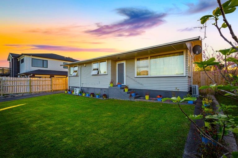 Photo of property in 18 Blue Way, Glendene, Auckland, 0602