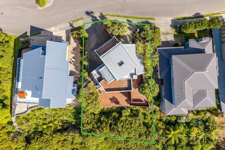 Photo of property in 71 Tamworth Crescent, Newlands, Wellington, 6037