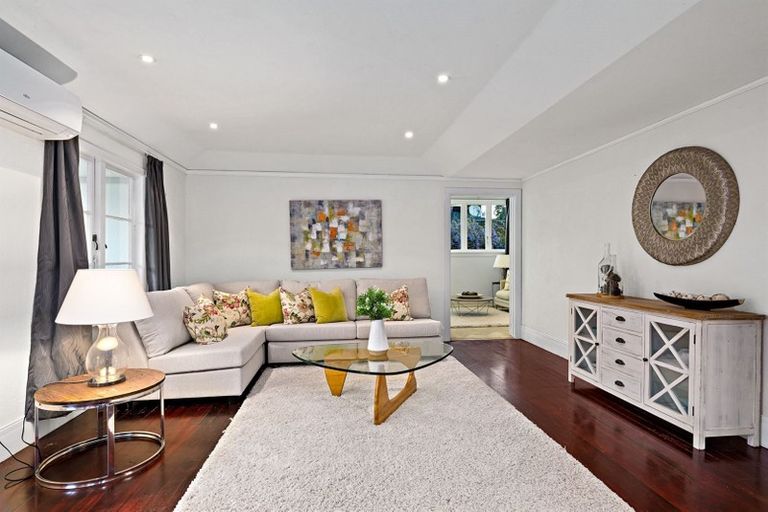 Photo of property in 1/86 Beach Road, Castor Bay, Auckland, 0620