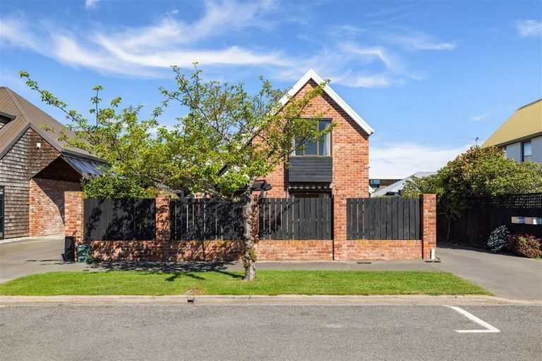 Photo of property in 64 Merivale Lane, Merivale, Christchurch, 8014
