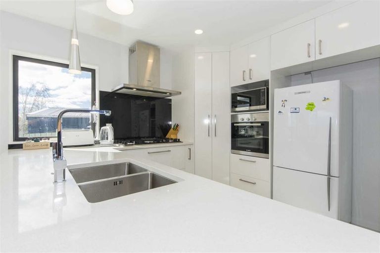Photo of property in 71a Solar Road, Glen Eden, Auckland, 0602