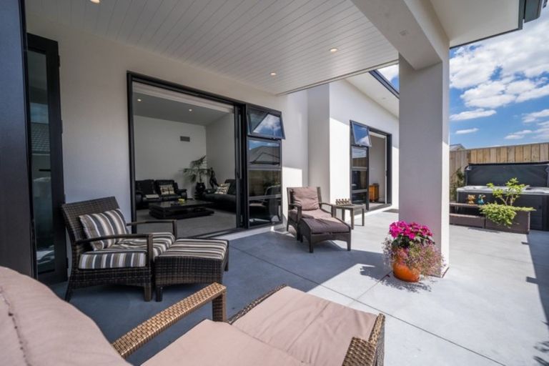 Photo of property in 22 Kahuparere Crescent, Pyes Pa, Tauranga, 3112