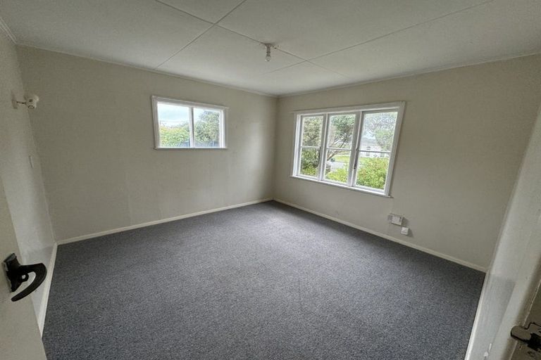 Photo of property in 8 Mahoe Street, Otaki Beach, Otaki, 5512