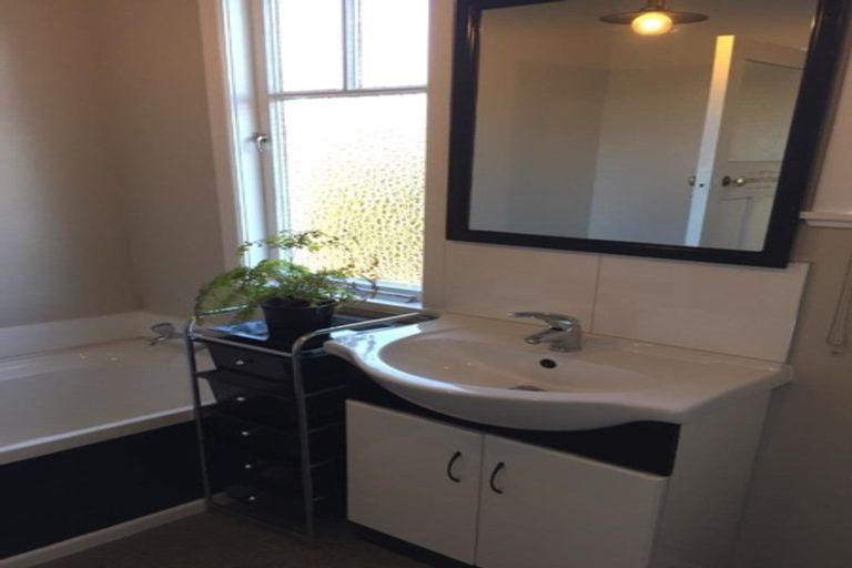 Photo of property in 28 Matenga Street, Waikanae, 5036