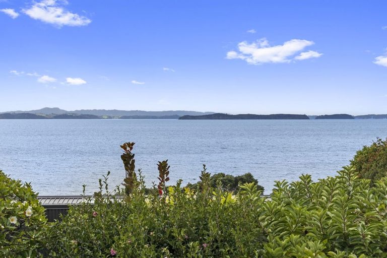 Photo of property in 26 Pacific Parade, Army Bay, Whangaparaoa, 0930