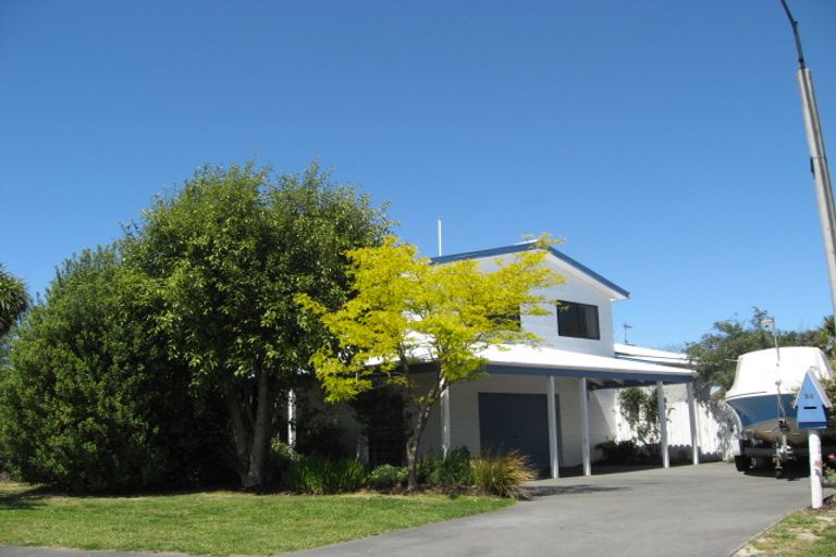 Photo of property in 28 Gibbs Drive, Woodend, 7610