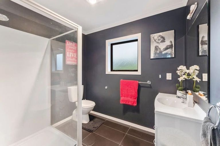 Photo of property in 13 Frankie Stevens Place, Riverstone Terraces, Upper Hutt, 5018