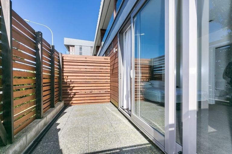 Photo of property in Patent 326 Apartments, 326 Evans Bay Parade, Hataitai, Wellington, 6021