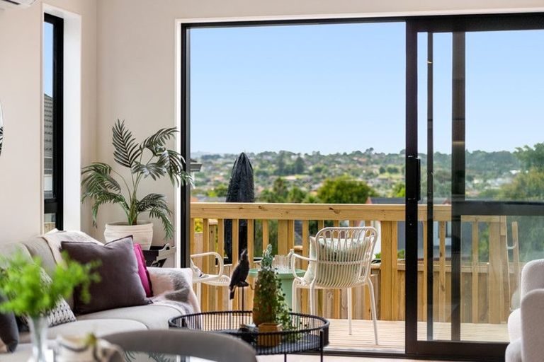 Photo of property in 50 Sandgate Avenue, Botany Downs, Auckland, 2010
