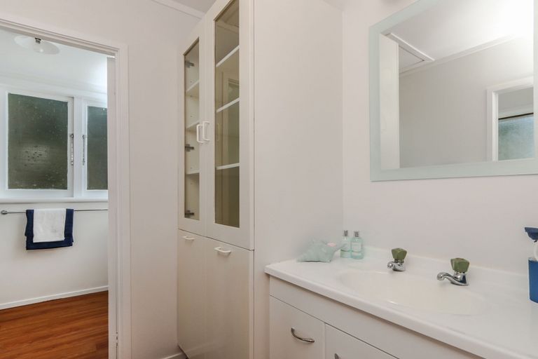 Photo of property in 13 Miro Street, New Lynn, Auckland, 0600