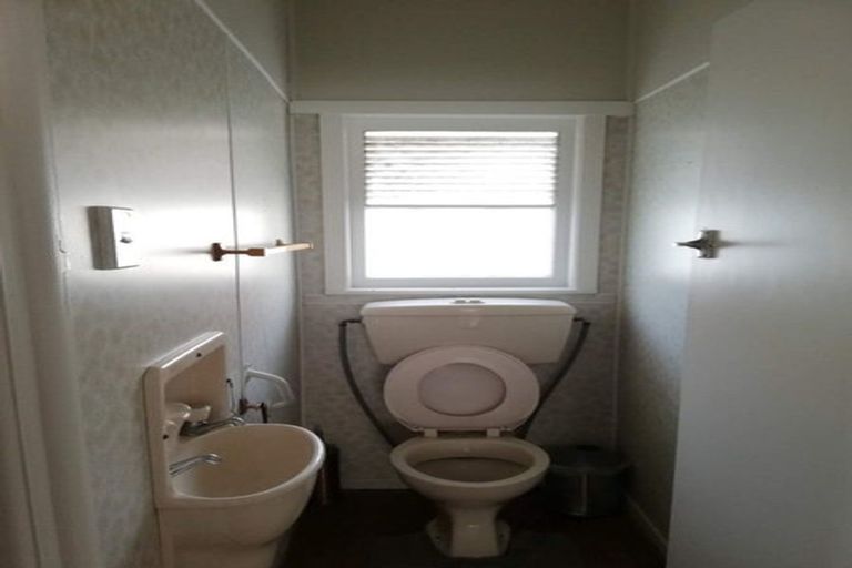 Photo of property in 22 Dallinghoe Crescent, Milford, Auckland, 0620