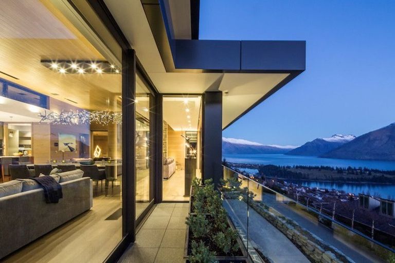 Photo of property in 10 Pinnacle Place, Queenstown, 9300