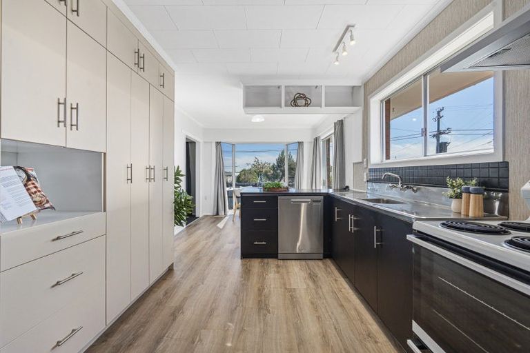 Photo of property in 12 Saxton Road, Upper Vogeltown, New Plymouth, 4310