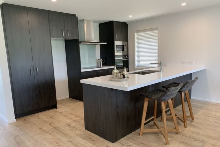 Photo of property in 19 Papa Orchard Drive, Kumeu, 0810