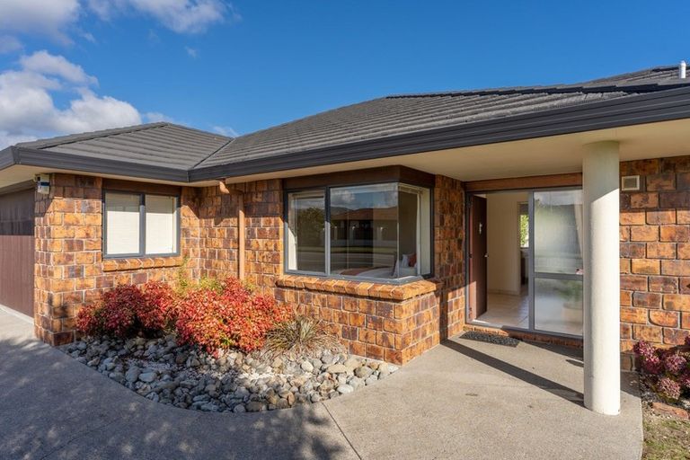 Photo of property in 98 Guildford Drive, Paraparaumu Beach, Paraparaumu, 5032