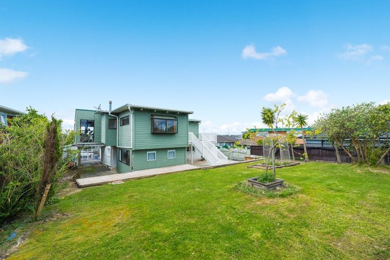 Photo of property in 42 Spence Road, Henderson, Auckland, 0612