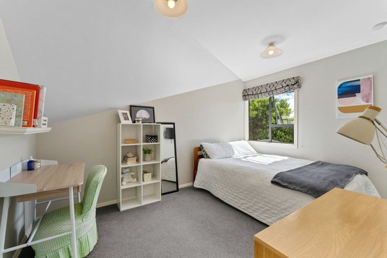 Photo of property in 40 Joseph Banks Drive, Whitby, Porirua, 5024