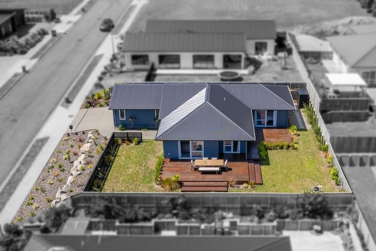 Photo of property in 11 Karearea Avenue, Waikanae, 5036