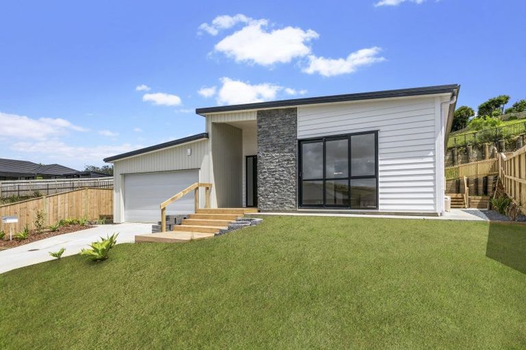 Photo of property in 16 Awa Avenue, Helensville, 0800