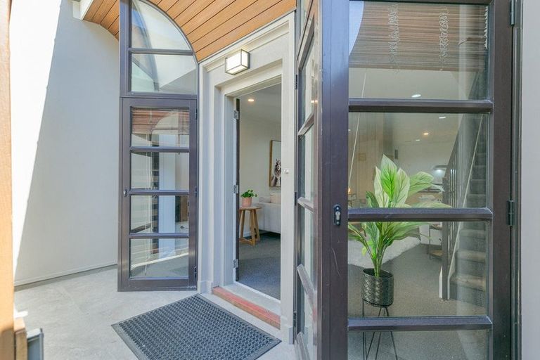 Photo of property in Mendosa Terraces Apartments, 14/9 Ebor Street, Te Aro, Wellington, 6011