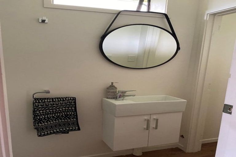 Photo of property in 25 Tirohanga Road, Tirohanga, Lower Hutt, 5010