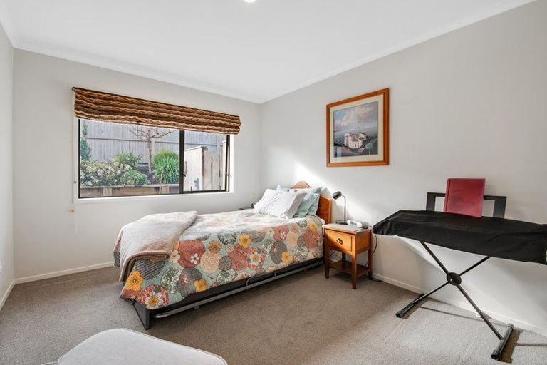 Photo of property in 16 Seamount Drive, Red Beach, 0932