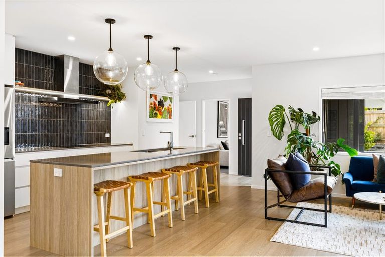 Photo of property in 75 Glenvar Ridge Road, Long Bay, Auckland, 0630