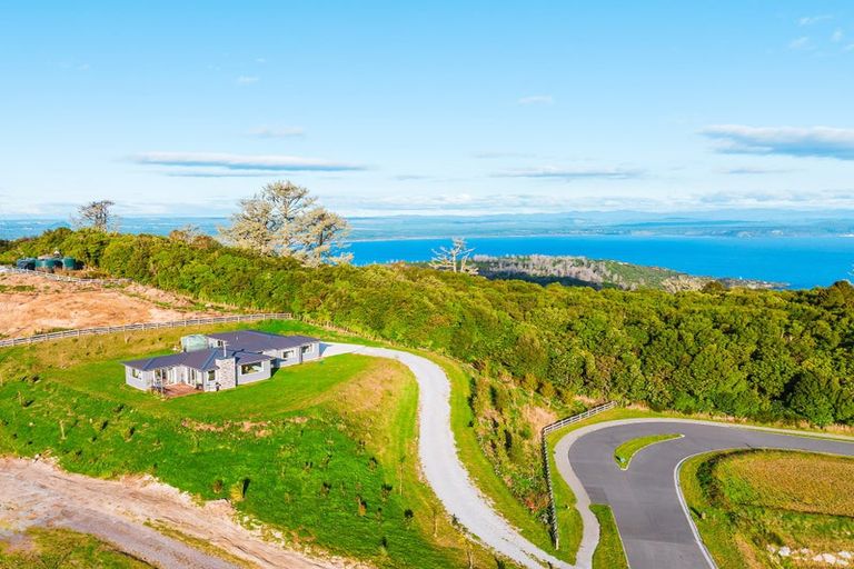 Photo of property in 5 Glendas Way, Acacia Bay, Taupo, 3385