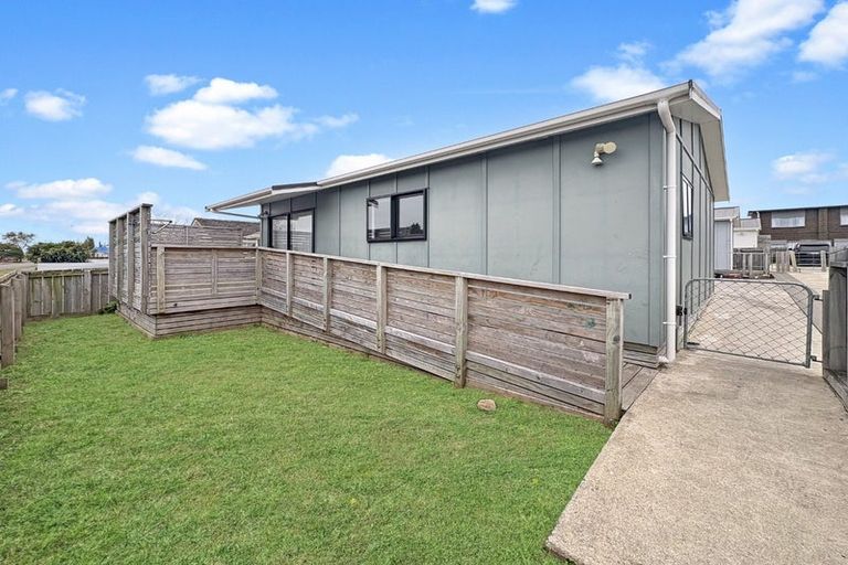 Photo of property in 27 Hinemoa Street, Levin, 5510
