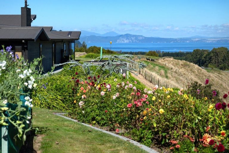 Photo of property in 122 Hitiri Road, Kinloch, Taupo, 3377