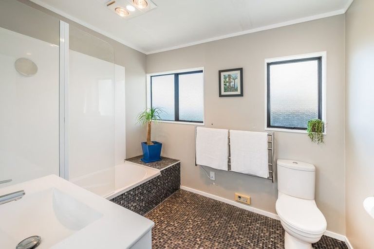 Photo of property in 11 Sunburst Court, Paraparaumu Beach, Paraparaumu, 5032