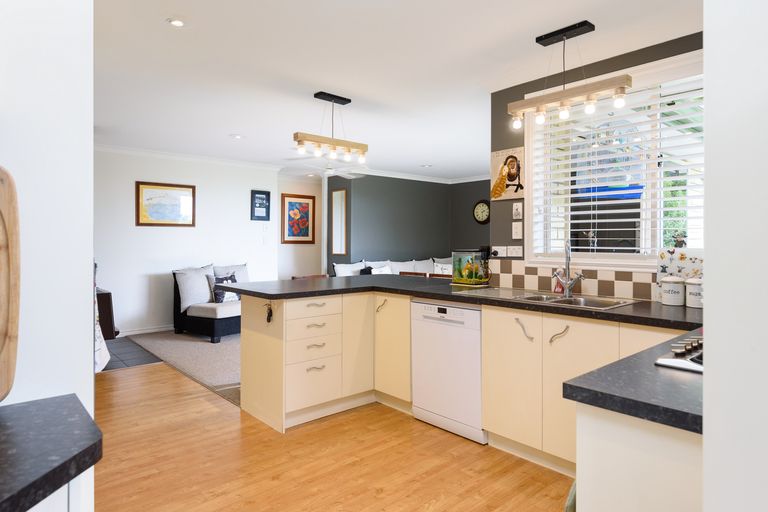 Photo of property in 9r Roger Guy Place, Welcome Bay, Tauranga, 3175