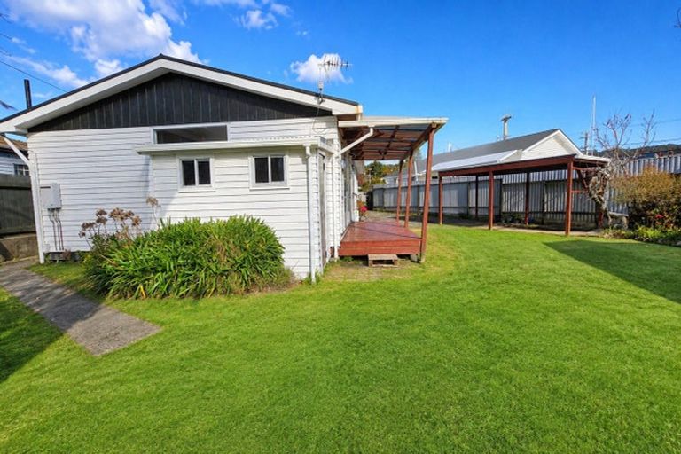 Photo of property in 1b Horoeka Street, Stokes Valley, Lower Hutt, 5019