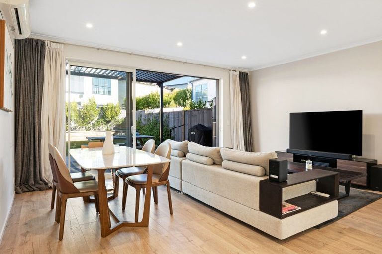 Photo of property in 24 Ian Morrison Road, Hobsonville, Auckland, 0616